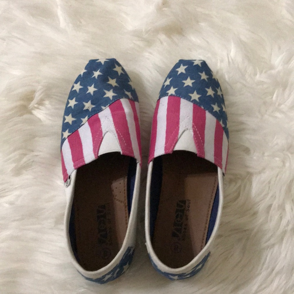 5 for $25🎈American flag shoes